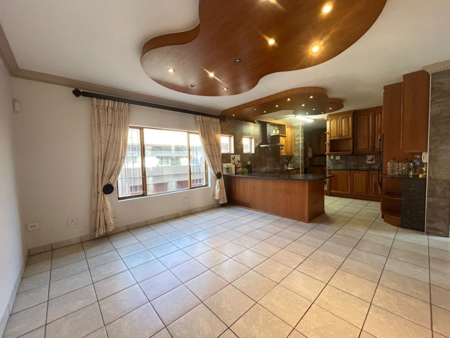 5 Bedroom Property for Sale in Birdwood Estate North West